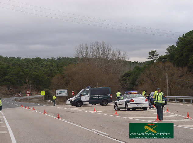 La Guardia Civil imputa a dos personas por sendos delitos contra la seguridad vial