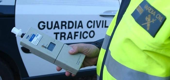 La Guardia Civil imputa a cuatro personas por conducir bajo la influencia de bebidas alcohólicas