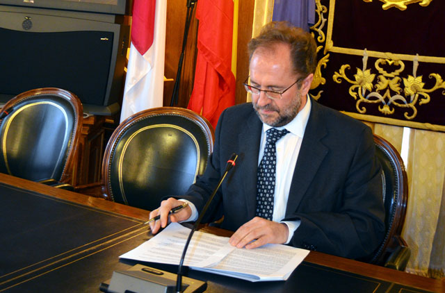 Huete lamenta que en su irresponsabilidad, Carmen Torralba no dude en poner en peligro el PLAMIT con acusaciones falsas