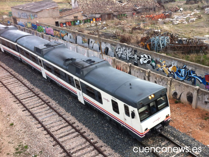 La plataforma del ferrocarril solicita que la Junta informe sobre los costes económicos que deberán asumir los viajeros