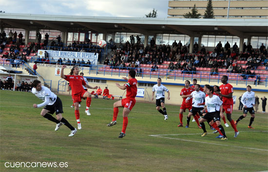El Badajoz rompe su mala racha frente al Conquense (2-3)