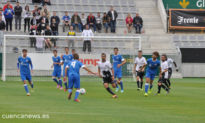 Nuevo paso del Conquense hacia el descenso a Tercera (2-0)