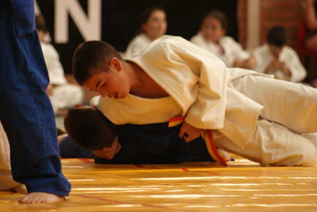 Más de 200 judokas participan en el campeonato regional en edad escolar