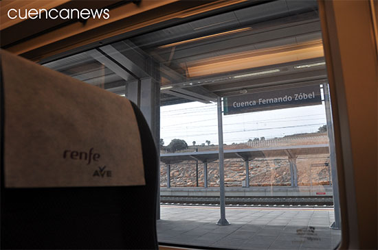 Brad Owen, vicegobernador del Estado de Washington viaja a Cuenca en AVE para conocer la alta velocidad española