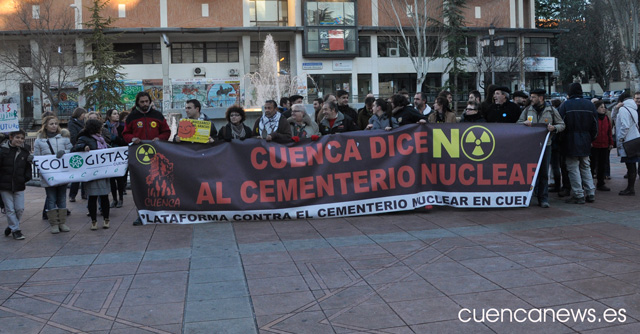Cerca de 100 personas muestran su rechazo contra la instalación de la ATC en Villar de Cañas