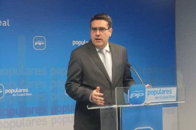 Miguel Ángel Rodríguez: “El PSOE de Page es un partido basado en la política de la veleta, según sopla el viento, así se mueve”