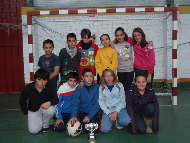 El colegio Fuente del Oro gana el XI torneo de fútbol sala “Día de la Constitución”