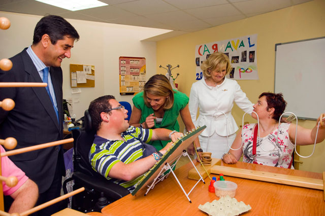 La Junta destina 42,7 millones de euros al cuidado y atención directa de personas con discapacidad