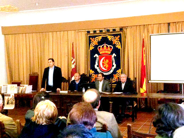 Exitosa presentación de un libro sobre la arquitectura barroca en Huete editado por la Diputación Provincial