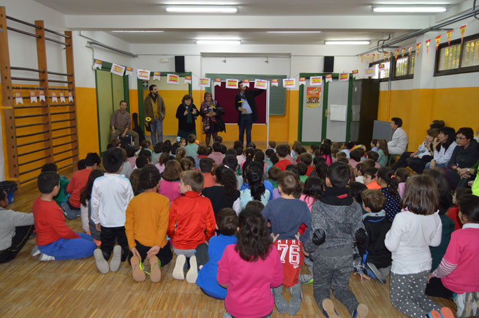 La directora general de Programas de la Consejería de Educación celebra el Día de la Constitución con los alumnos del Fray Luis de León 