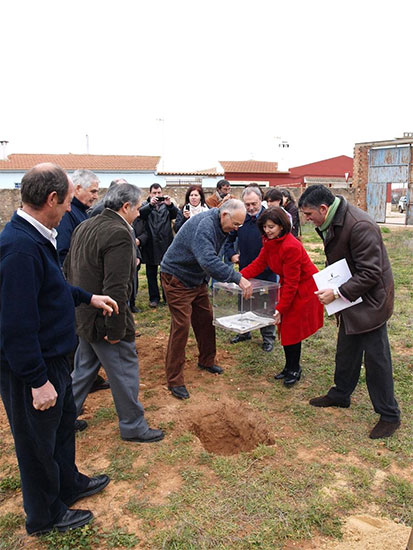 Junta, Diputación y ayuntamiento de Pozoamargo, unidos para dotar de una vivienda de mayores a la localidad