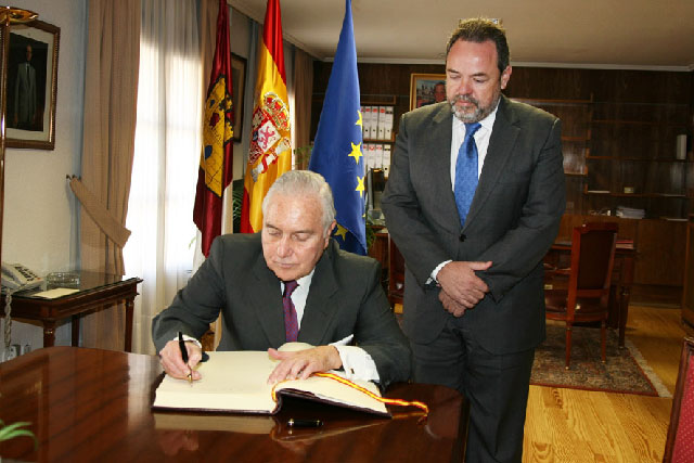 El delegado del Gobierno en  Castilla – La Mancha, Jesús Labrador, recibe al presidente del CGPJ, Carlos Dívar