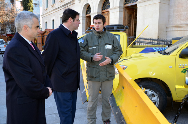 Presentados los vehículos de GEACAM que apoyarán a los efectivos de la Diputación en la campaña invernal