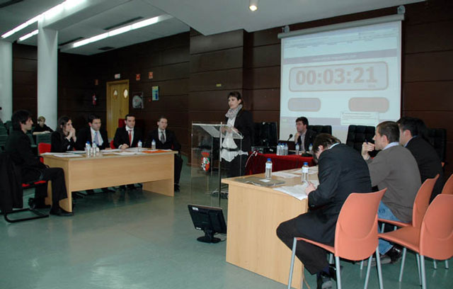 La Liga de Debate Universitario de la UCLM anima a debatir si sobran ayuntamientos y diputaciones