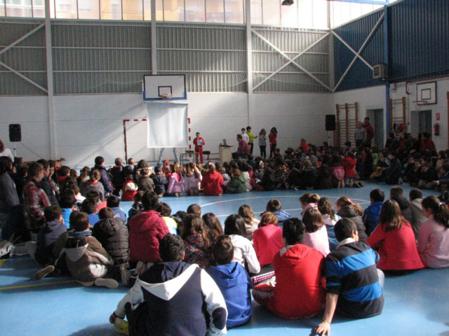 Alumnos del CIP Santa Ana celebran el Día Escolar de la Paz y la No Violencia