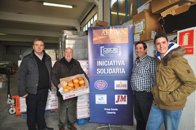 La Asociación de Panaderos entrega dos toneladas de galletas al Banco de Alimentos 