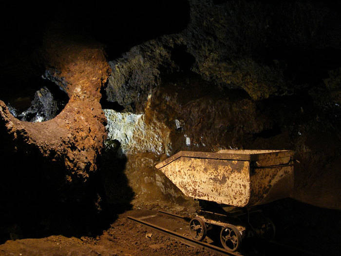 UCLM y Servinet desarrollan en la Mina de Cueva del Hierro un sistema de localización para realizar visitas autoguiadas