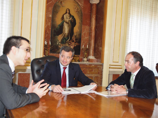 CONFILIA presenta al alcalde la feria de la oportunidad inmobiliaria de Cuenca