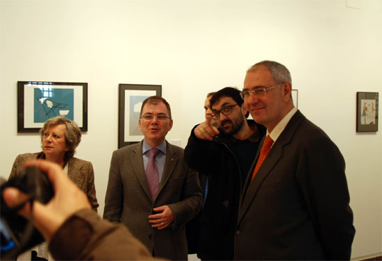 Martínez Ataz inaugura las exposiciones del II Certamen de Ilustración y Fotorrelato Erasmus