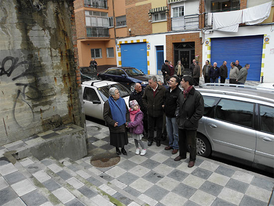 Ávila visita el Pozo de las Nieves para conocer las demandas de los vecinos