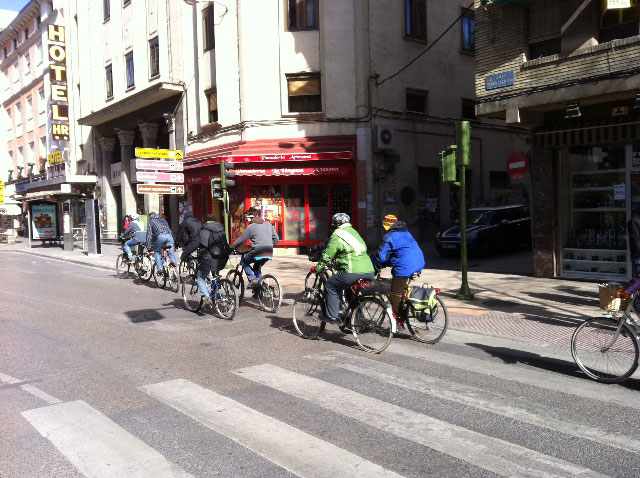 Bicicletada  gélida esta mañana por las calles de Cuenca