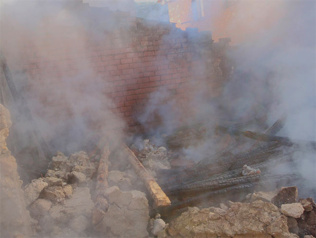 Efectivos del 112 sofocan un incendio declarado en una casa semiabandonada de Huerta del Marquesado