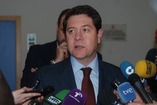 García-Page: “Cospedal quiere ganar tiempo para dar un pucherazo electoral e intentar que escampe el rechazo y la hostilidad que tiene de los ciudadanos”