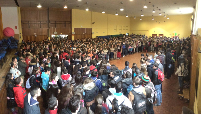 Alumnos del Pedro Mercedes recuerdan al joven de 16 años fallecido ayer en la reyerta