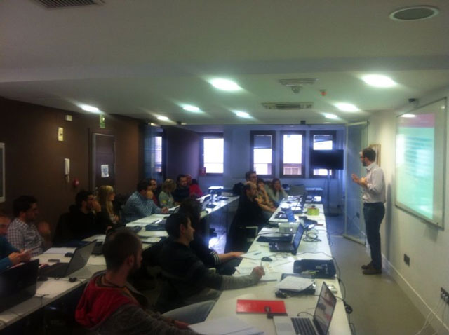 La patronal conquense forma a trabajadores y empresarios sobre posicionamiento y marketing