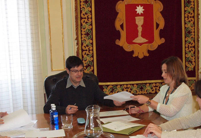 El Ayuntamiento y Banco CCM colaboran para facilitar el pago de recibos a los ciudadanos