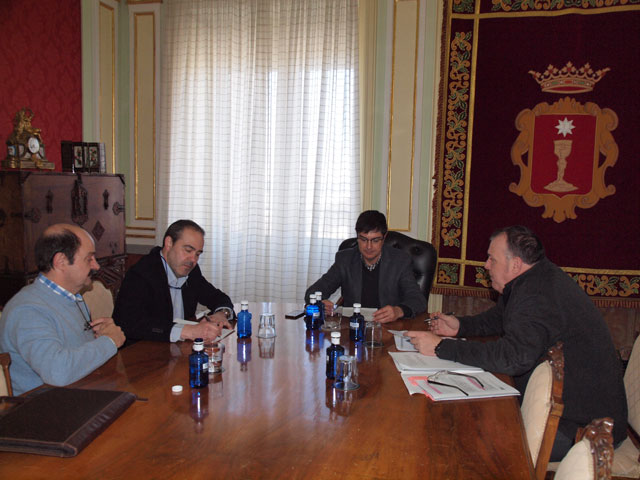 Ávila se reúne con la Cámara de Comercio para implicarla en el diseño del plan estratégico “Cuenca 2020”