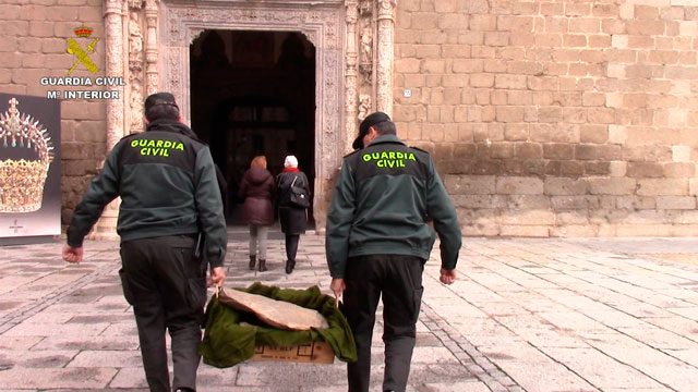 La Guardia Civil hace entrega de una estela Funeraria al museo de Santa Cruz de Toledo