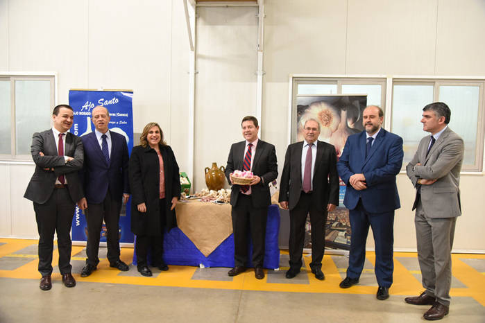 Castilla-La Mancha reafirma su compromiso con el sector del ajo y destaca su contribución a la vertebración del territorio