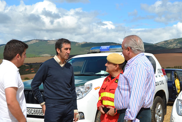 Cerca de 400 personas, 43 medios terrestres y dos aéreos continúan trabajando en las labores de extinción de los incendios de Aleas y Bustares