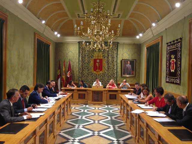 El alcalde de Cuenca suscribe las nuevas condiciones financieras de los préstamos del Plan de Ajuste
