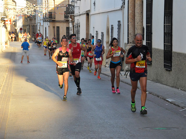 Marcos Hortelano y  Lucia Picazo se alzan con la victoria de la carrera popular de Villanueva de la Jara
