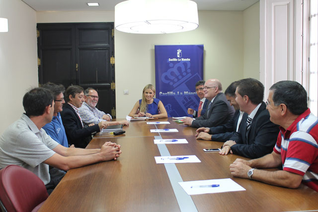 La Consejera de Fomento expone a los regantes las alegaciones al proyecto de modificación de la gestión de los ríos Quejola, Jardín y Lezuza y la zona de los Llanos