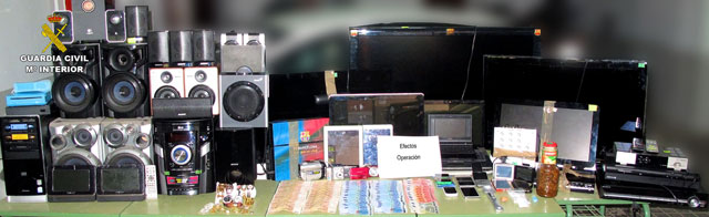 La Guardia Civil detiene a cuatro personas e imputa a otra más por estafa