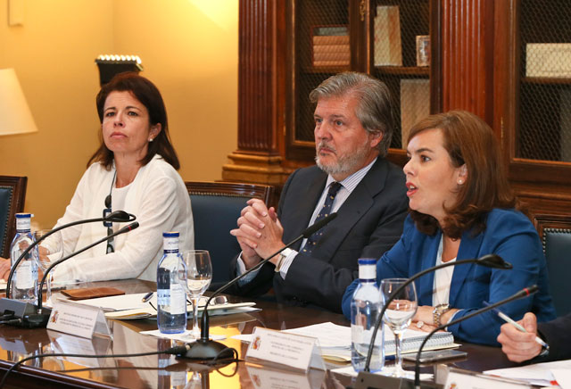 La consejera de Cultura asiste a la reunión de constitución del Pleno de la Comisión para el IV Centenario de la muerte de Cervantes