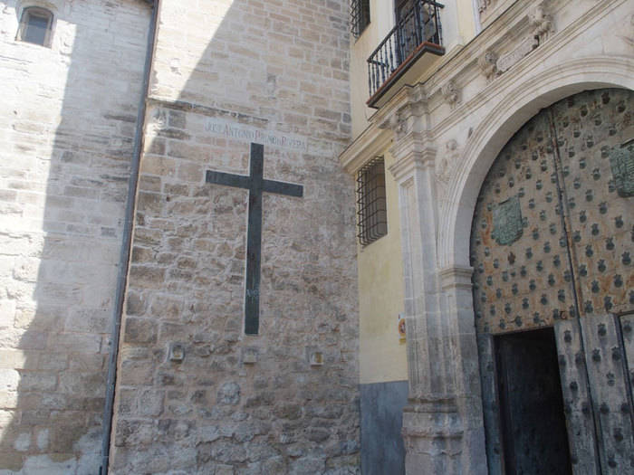 El Juzgado Contencioso Administrativo deniega la autorización al Ayuntamiento para la retirada de los símbolos franquistas en la fachada de la Catedral 