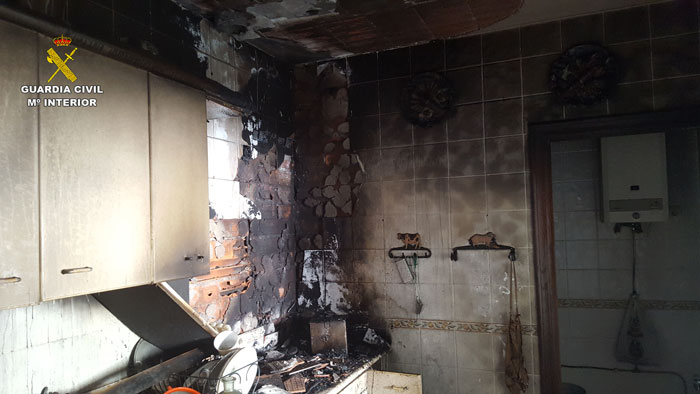 La Guardia Civil participa en el rescate de una persona en el incendio de una vivienda 