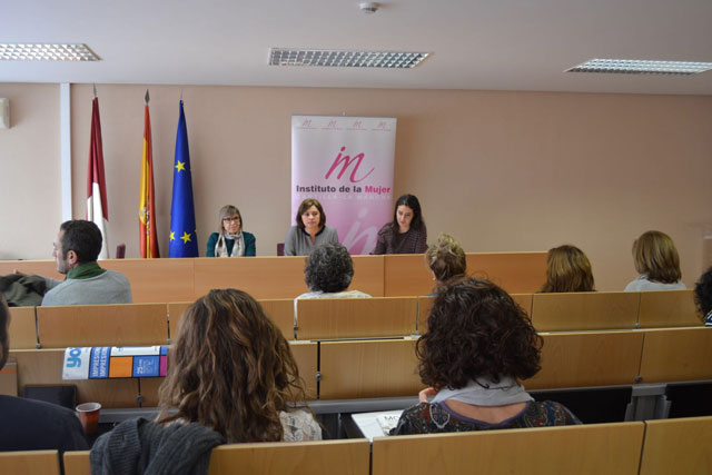El Instituto de la Mujer de Castilla-La Mancha forma a profesionales de la región en materia de igualdad de género