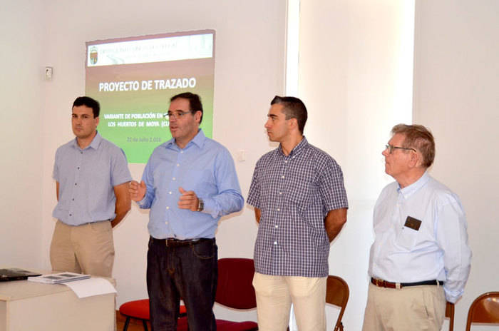 Diputación muestra a alcaldes y vecinos de la zona el proyecto de la Variante de Huertos de Moya