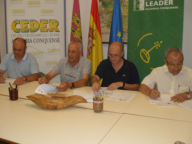 El GAL CEDER Alcarria Conquense firma los primeros contratos de ayuda LEADER