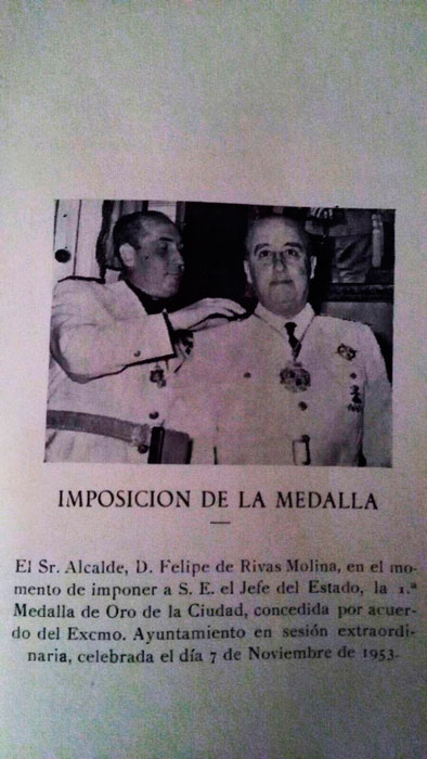  El Ayuntamiento de Almadén (Ciudad Real) se niega a retirar la medalla de oro a Franco, y a aplicar la Ley de Memoria Histórica.