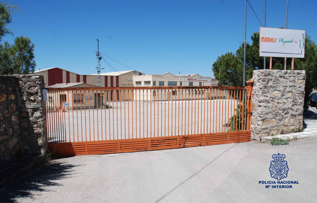 Sorprendidos cuando estaban robando cable de cobre