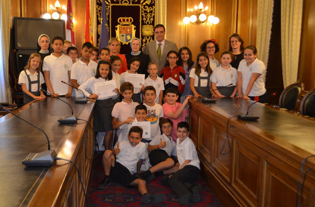 Prieto subraya la importancia de educar a los niños en hábitos de consumo responsable