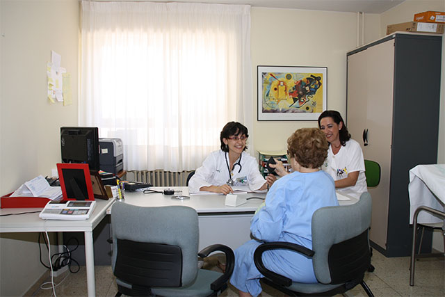 El Hospital Virgen de la Luz pone en funcionamiento una consulta monográfica de Onco-Geriatría
