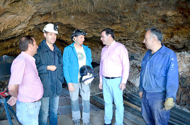 Diputación busca reforzar el turismo de la provincia con la apertura al público de la Cueva del Estrecho