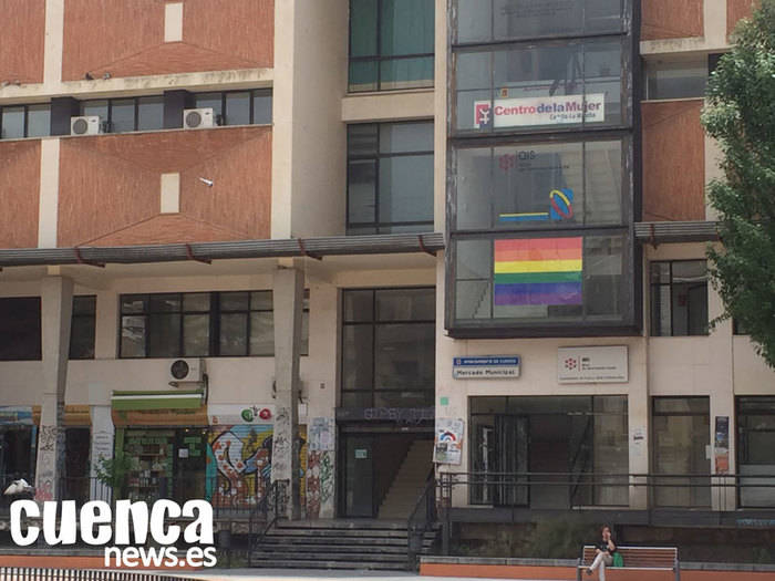 Polémica entre el Equipo de Gobierno del Ayuntamiento y la oposición por la ubicación de la bandera arcoíris